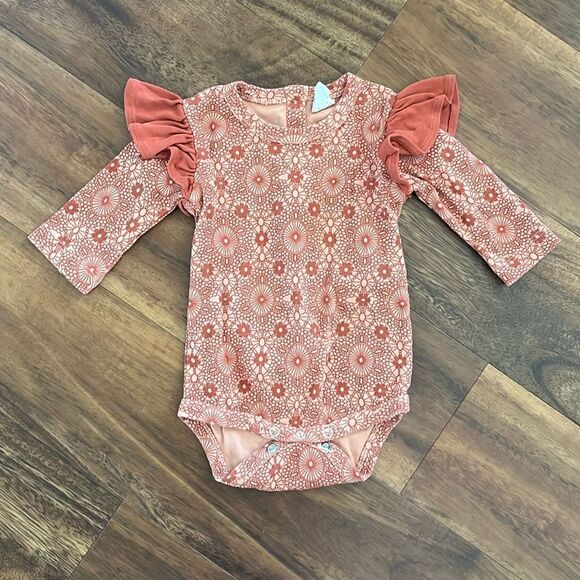 Kate Quinn Baby Onesie Ruffle Long Sleeve 6-12 Months - Picture 1 of 2